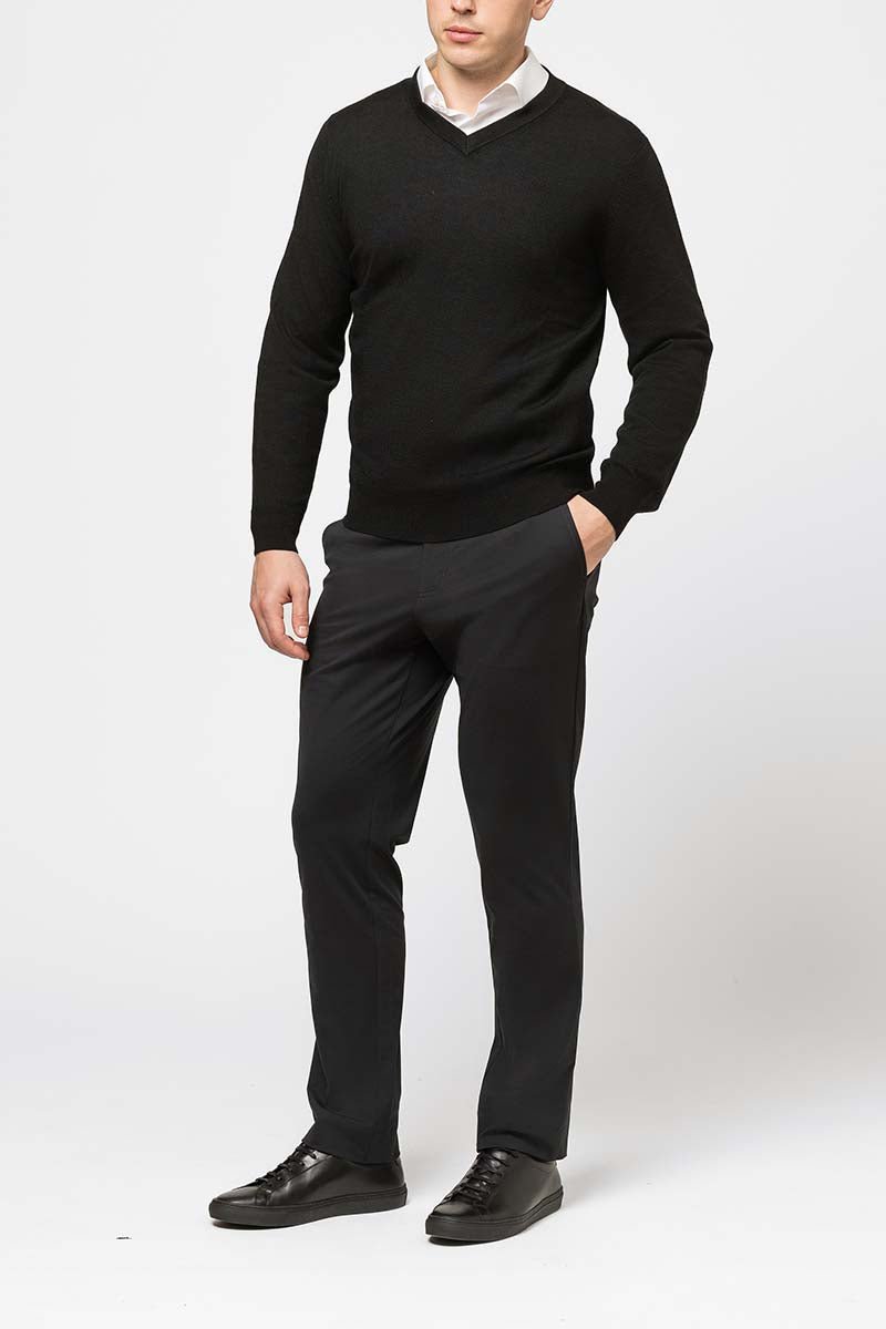RAFFAELLO V-NECK SWEATER IN BLACK